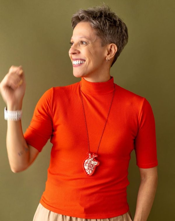 Sabrina laranja lado